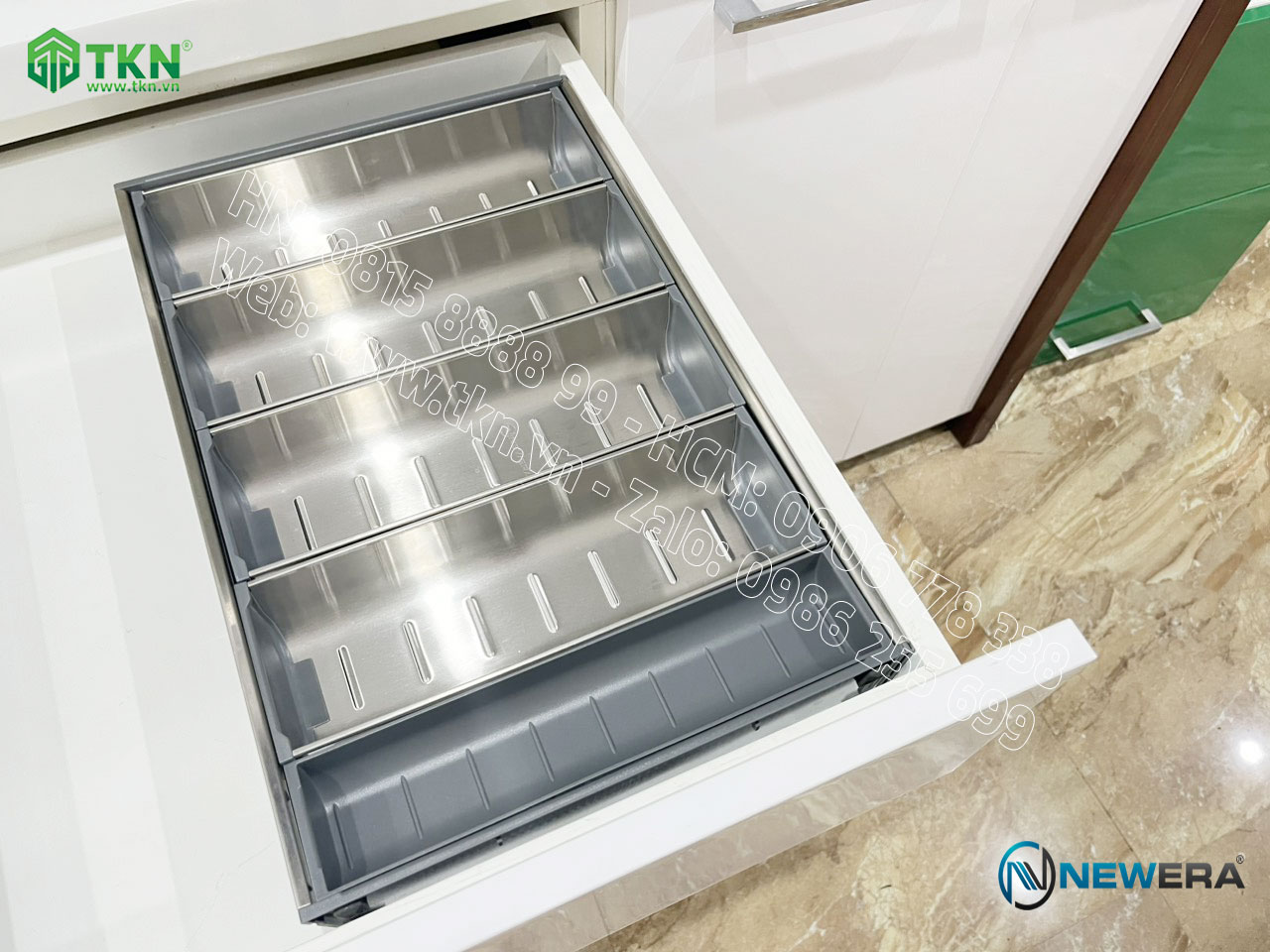 Chất liệu inox 304, sáng bóng